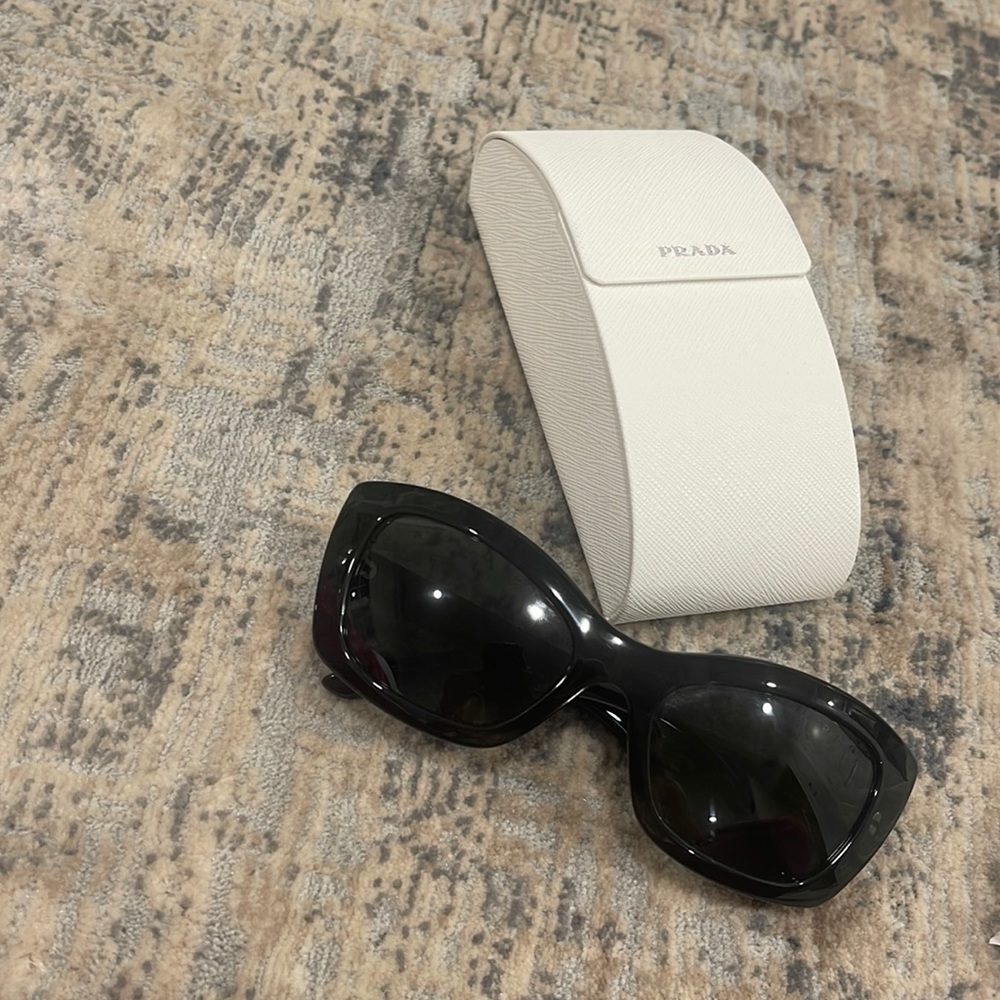 Prada sun glasses